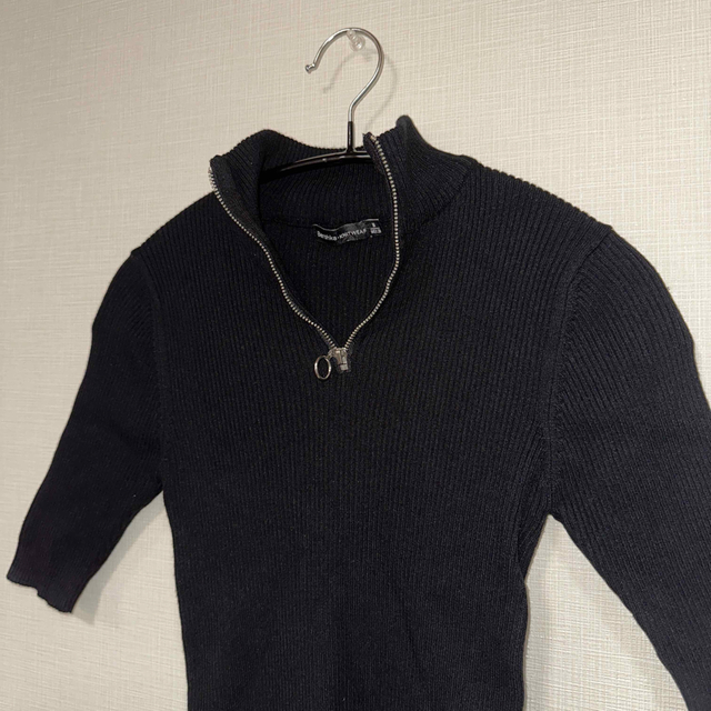 Bershka(ベルシュカ)の【値下げ】Bershka ベルシュカ タートルネックリブニットトップス レディースのトップス(Tシャツ(半袖/袖なし))の商品写真