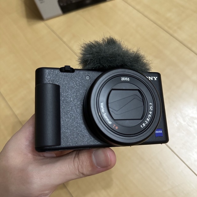 SONY(ソニー)のSONY VLOGCAM ZV-1 スマホ/家電/カメラのカメラ(ビデオカメラ)の商品写真