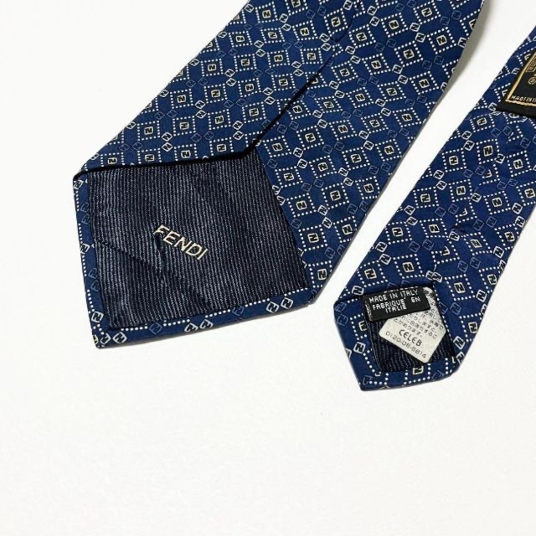 FENDI 【美品】フェンディ ネクタイ 総ズッカ柄 FF柄 シルク100% イタリア製の通販 by ただ MADE IN ITALY FENDI ズッカ柄 総柄 シルクネクタイ
