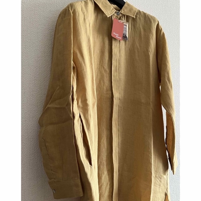 新品　シャンティシャンティ　リネン　ロングシャツ　羽織り　　からし レディースのトップス(シャツ/ブラウス(長袖/七分))の商品写真