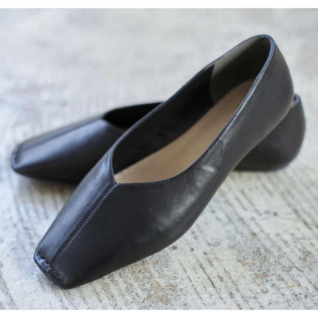 LEPSIM(レプシィム)のトゥステッチ フラット パンプス LEPSIM 黒 レディースの靴/シューズ(ハイヒール/パンプス)の商品写真