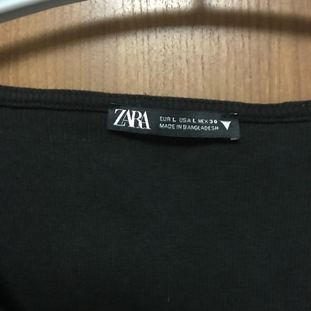 ZARA(ザラ)のZARA ザラ　トップス　ショート丈トップス レディースのトップス(カットソー(半袖/袖なし))の商品写真