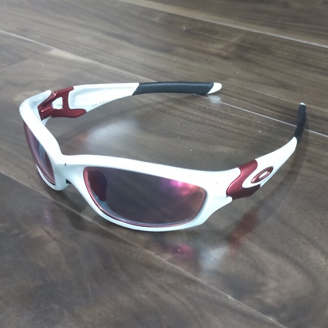 Oakley(オークリー)のOAKLEY 偏光サングラス Red&White フレームあり メンズのファッション小物(サングラス/メガネ)の商品写真