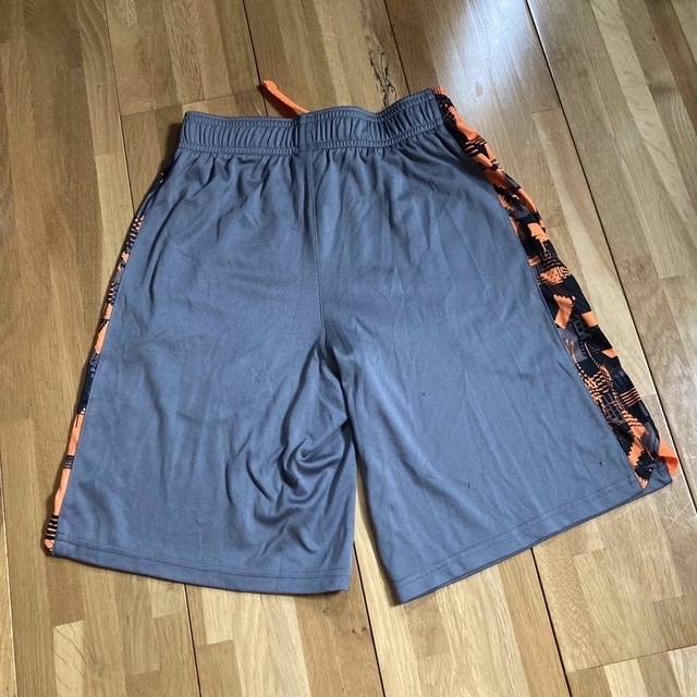 UNDER ARMOUR(アンダーアーマー)の★アンダーアーマー　ハーフパンツ　キッズ用★ キッズ/ベビー/マタニティのキッズ服男の子用(90cm~)(パンツ/スパッツ)の商品写真