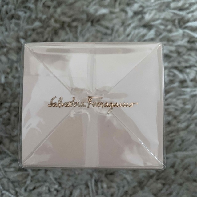 Ferragamo(フェラガモ)の（サルウァトーレ　フェラガモ）オードトワレスプレー20ml コスメ/美容の香水(香水(女性用))の商品写真