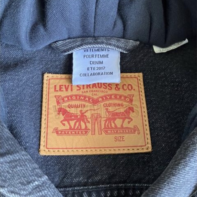 VETEMENTS(ヴェトモン)のVETEMENTS × Levi's Gジャン ヴェトモン リーバイス パーカー メンズのジャケット/アウター(Gジャン/デニムジャケット)の商品写真