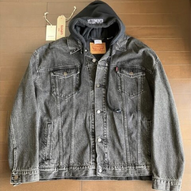 VETEMENTS(ヴェトモン)のVETEMENTS × Levi's Gジャン ヴェトモン リーバイス パーカー メンズのジャケット/アウター(Gジャン/デニムジャケット)の商品写真