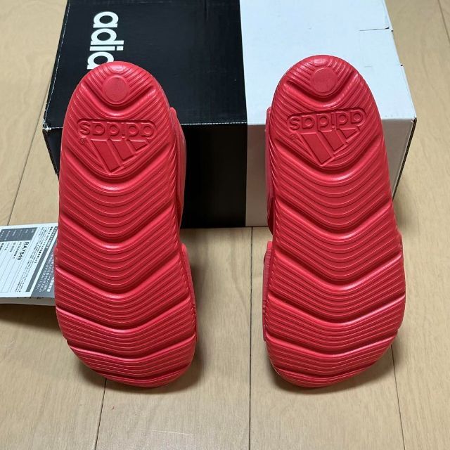 adidas(アディダス)の♈新品♈タグ付き♈キッズ♈　adidas サンダル  19.0size キッズ/ベビー/マタニティのキッズ靴/シューズ(15cm~)(サンダル)の商品写真