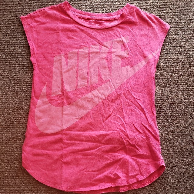 NIKE(ナイキ)のNIKE Tシャツ キッズ/ベビー/マタニティのキッズ服女の子用(90cm~)(Tシャツ/カットソー)の商品写真