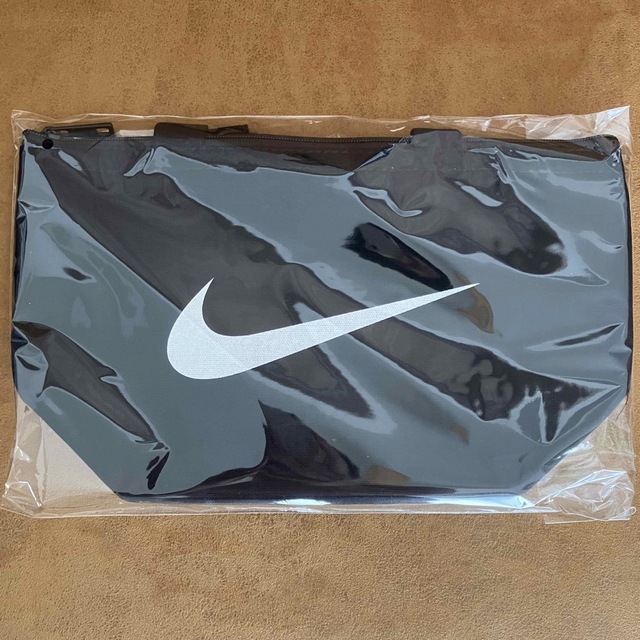 NIKE(ナイキ)のNIKE 保冷トートバッグ ノベルティ エンタメ/ホビーのコレクション(ノベルティグッズ)の商品写真