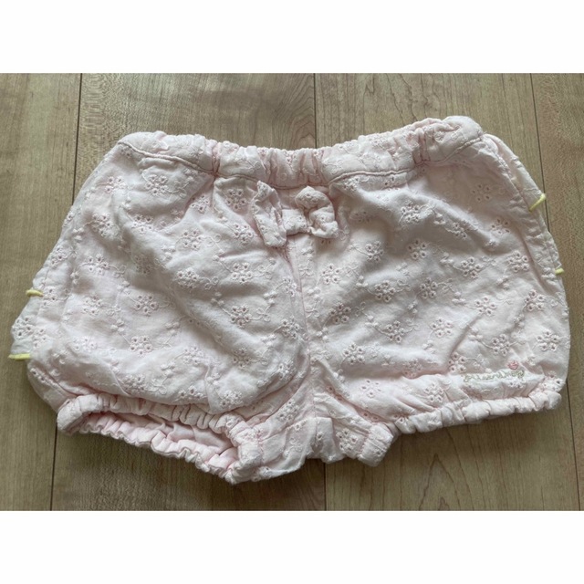 BeBe(ベベ)の【美品】べべ　フリルかぼちゃパンツ　90cm相当 キッズ/ベビー/マタニティのキッズ服女の子用(90cm~)(パンツ/スパッツ)の商品写真