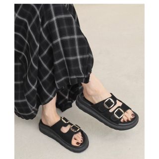 アパルトモンドゥーズィエムクラス(L'Appartement DEUXIEME CLASSE)の【MOHI/モヒ】GOLD BUCKLE SANDAL アパルトモン(サンダル)