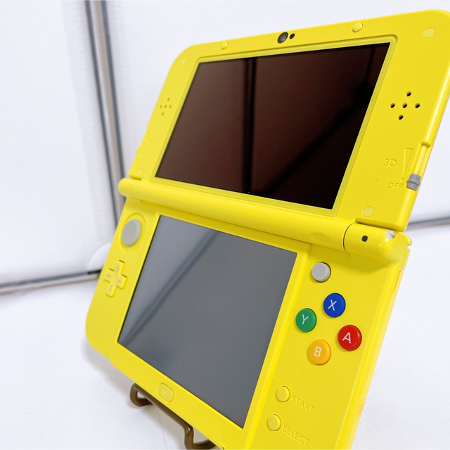 任天堂(ニンテンドウ)のNintendo 3DSLL ピカチュウバージョン　送料無料 エンタメ/ホビーのゲームソフト/ゲーム機本体(携帯用ゲーム機本体)の商品写真