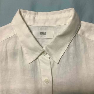 ユニクロ(UNIQLO)の1度着用　ユニクロ　麻100% プレミアムリネンシャツ　白　(シャツ/ブラウス(長袖/七分))