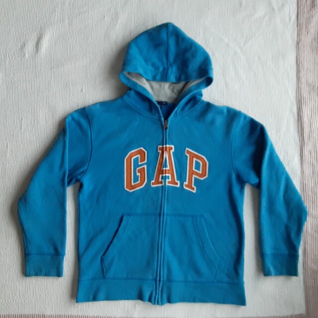 GAP Kids(ギャップキッズ)のgapkids 裏起毛 長袖パーカー 水色 150cm キッズ/ベビー/マタニティのキッズ服男の子用(90cm~)(ジャケット/上着)の商品写真