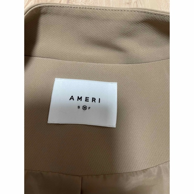 Ameri VINTAGE(アメリヴィンテージ)のAMERI★アメリ★ベージュベストスカートセットアップM レディースのトップス(ベスト/ジレ)の商品写真