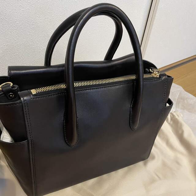 Salvatore Ferragamo(サルヴァトーレフェラガモ)のフェラガモ　ブラック　シック　新品美品　希少　プレゼント レディースのバッグ(ハンドバッグ)の商品写真