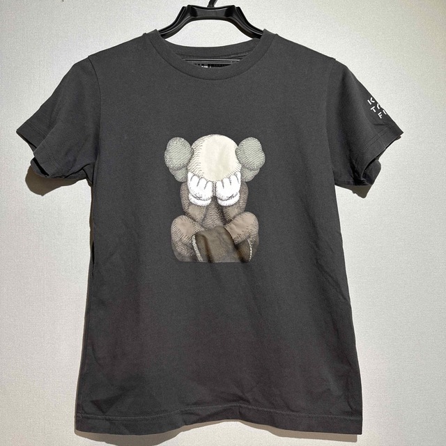 150 新品 ダークグレー ユニクロ×カウズ Tシャツ KAWS UNIQLO