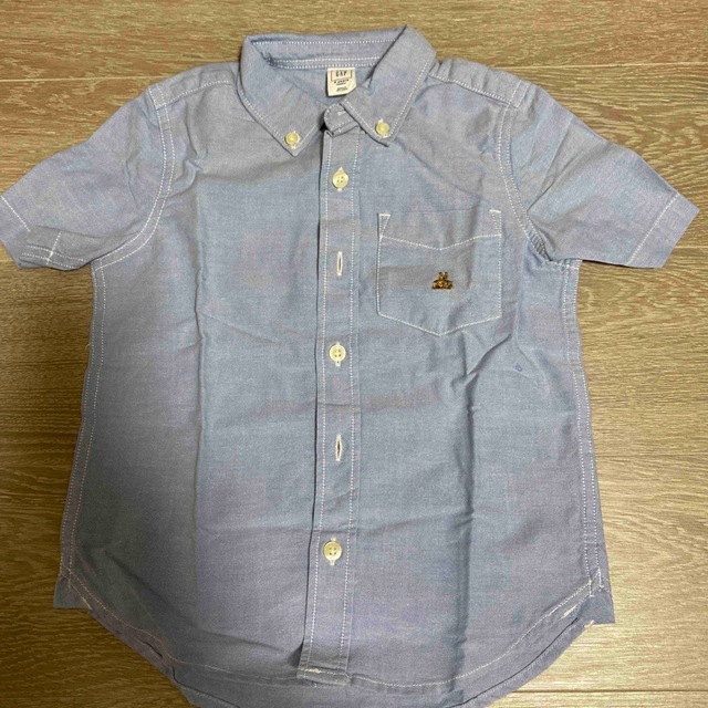 babyGAP(ベビーギャップ)のボタンシャツ キッズ/ベビー/マタニティのキッズ服男の子用(90cm~)(Tシャツ/カットソー)の商品写真