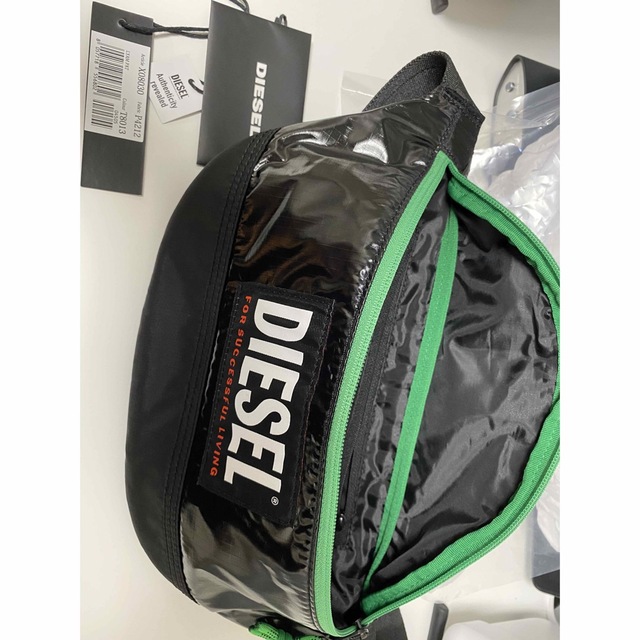 DIESEL(ディーゼル)のDIESELボディバッグ X08030 ブラック グリーン　ディーゼル メンズのバッグ(ボディーバッグ)の商品写真