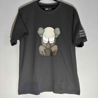ユニクロ(UNIQLO)のUNIQLO × KAWS  Tシャツ L  ユニクロ カウズ(Tシャツ/カットソー(半袖/袖なし))