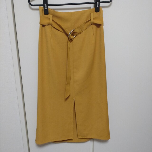 CECIL McBEE(セシルマクビー)のCECIL McBEE　ベルト付きタイトスカート（Ｍ） レディースのスカート(ロングスカート)の商品写真