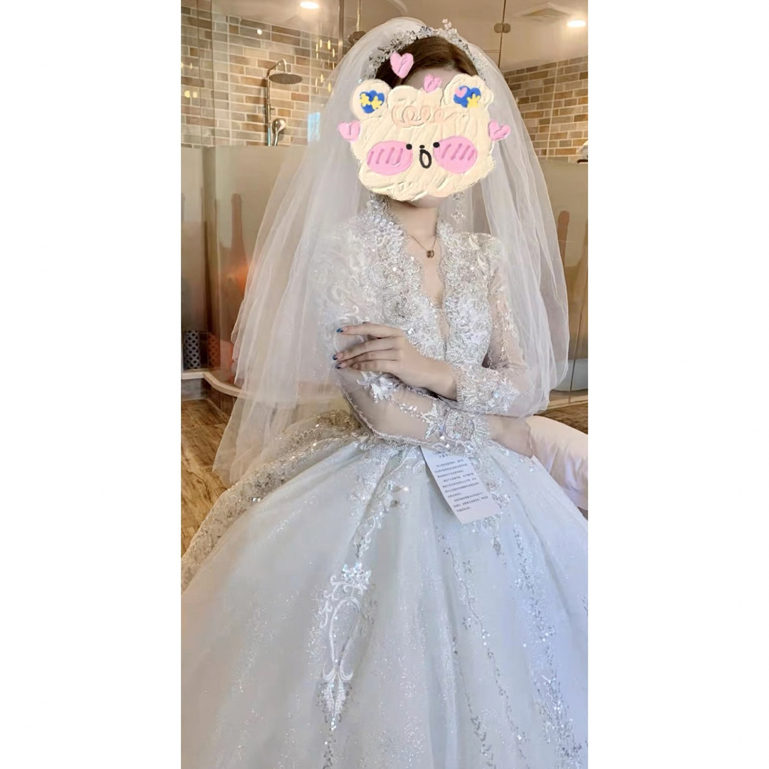 ロングベル付超ゴージャスwedding ドレス　xsサイズ　後パール レディースのフォーマル/ドレス(ウェディングドレス)の商品写真