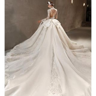 ロングベル付超ゴージャスwedding ドレス　xsサイズ　後パール(ウェディングドレス)