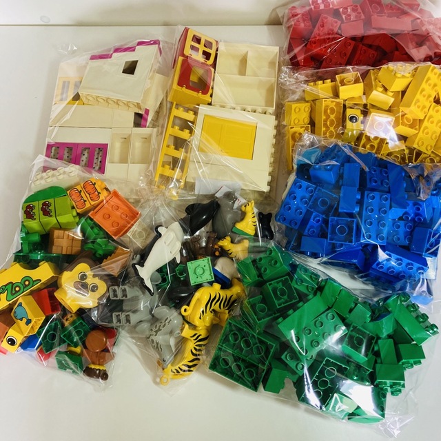 Lego(レゴ)のLEGO duplo レゴ　デュプロ　まとめ売り　大量　動物　フィグ　人形 キッズ/ベビー/マタニティのおもちゃ(積み木/ブロック)の商品写真