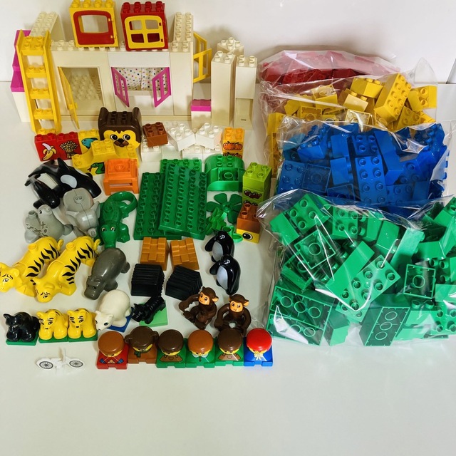 Lego(レゴ)のLEGO duplo レゴ　デュプロ　まとめ売り　大量　動物　フィグ　人形 キッズ/ベビー/マタニティのおもちゃ(積み木/ブロック)の商品写真