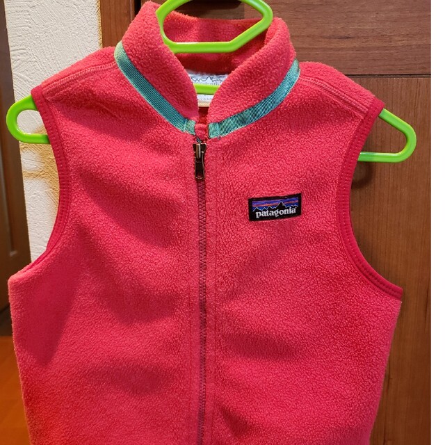 patagonia(パタゴニア)のパタゴニアpatagoniaフリースベスト　2T キッズ/ベビー/マタニティのキッズ服男の子用(90cm~)(ジャケット/上着)の商品写真