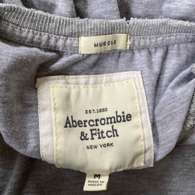 Abercrombie&Fitch(アバクロンビーアンドフィッチ)のメンズ半袖　古着 メンズのトップス(Tシャツ/カットソー(半袖/袖なし))の商品写真