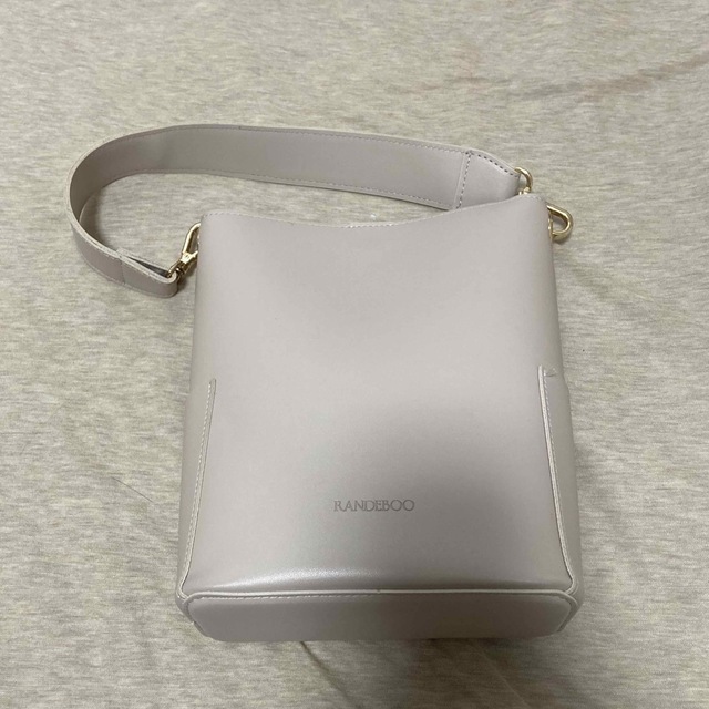 RANDEBOO(ランデブー)のRANDEBOO Petit bucket bag アイボリー レディースのバッグ(ショルダーバッグ)の商品写真