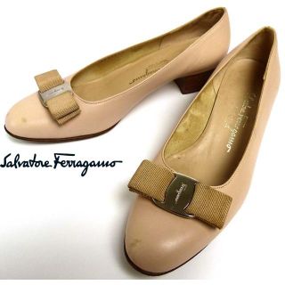 サルヴァトーレフェラガモ(Salvatore Ferragamo)のサルヴァトーレ フェラガモ ヴァラリボンレザーパンプス 6C(ハイヒール/パンプス)