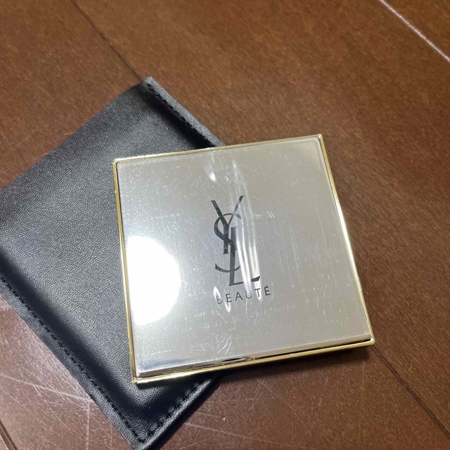 Yves Saint Laurent Beaute(イヴサンローランボーテ)のイヴ・サンローランBAUTE ミラー レディースのファッション小物(ミラー)の商品写真