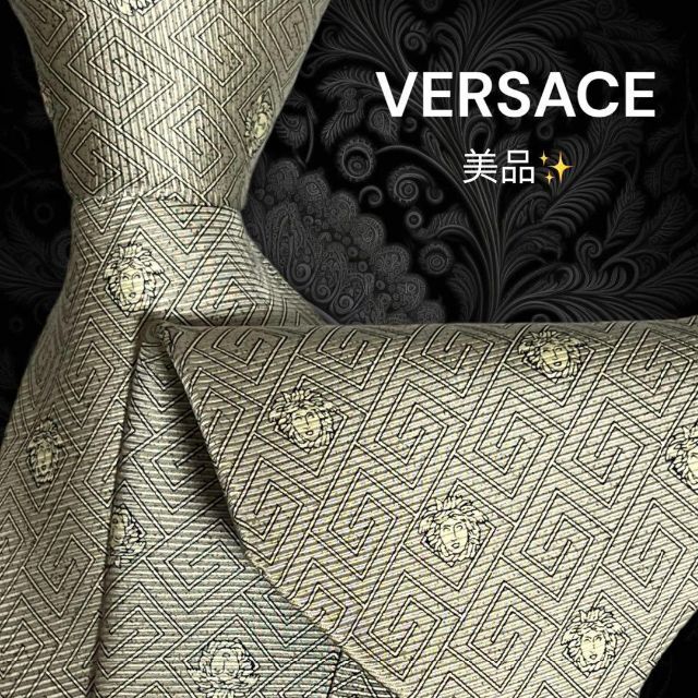 VERSACE 【高級ネクタイ✨️美品✨️】VERSACE メデューサ柄 ロゴ柄の通販 by ぴすshop|ヴェルサーチならラクマ VERSAE ヴェルサーチ ネクタイ 高級感 メンズ 柄
