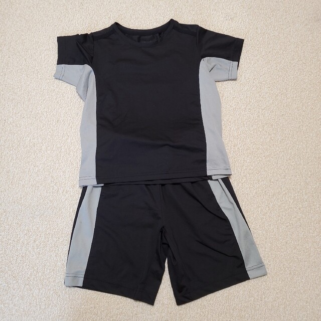 GU(ジーユー)のGU　スポーツウエア　上下セット キッズ/ベビー/マタニティのキッズ服男の子用(90cm~)(Tシャツ/カットソー)の商品写真