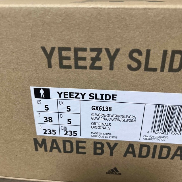 YEEZY（adidas）(イージー)のadidas YEEZY SLIDE レディースの靴/シューズ(サンダル)の商品写真