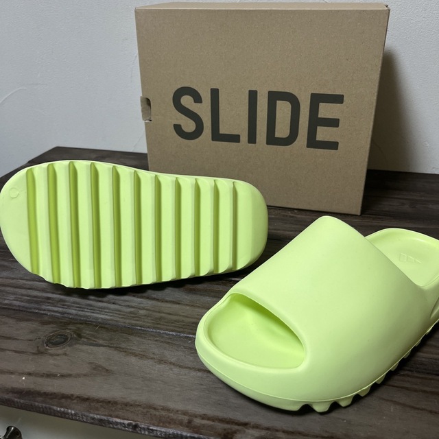 YEEZY（adidas）(イージー)のadidas YEEZY SLIDE レディースの靴/シューズ(サンダル)の商品写真