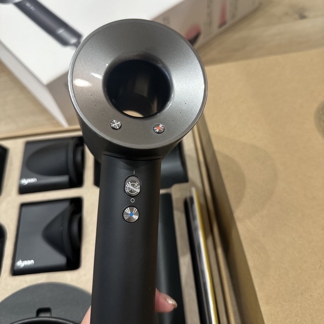 Dyson - 【美品】ダイソン ヘアドライヤーの通販 by にんにん's shop