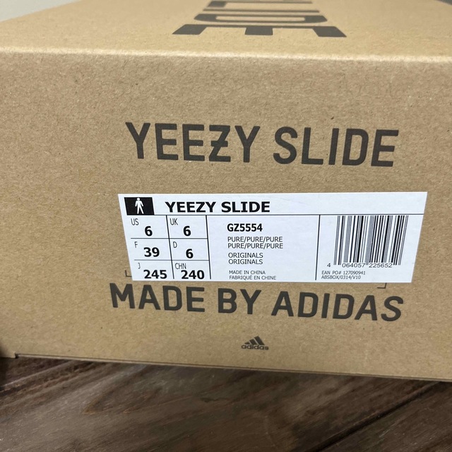 YEEZY（adidas）(イージー)のadidas YEEZY SLIDE メンズの靴/シューズ(スニーカー)の商品写真