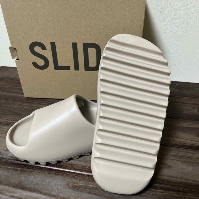 YEEZY（adidas）(イージー)のadidas YEEZY SLIDE メンズの靴/シューズ(スニーカー)の商品写真