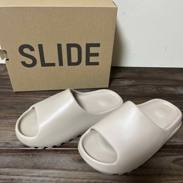 YEEZY（adidas）(イージー)のadidas YEEZY SLIDE メンズの靴/シューズ(スニーカー)の商品写真