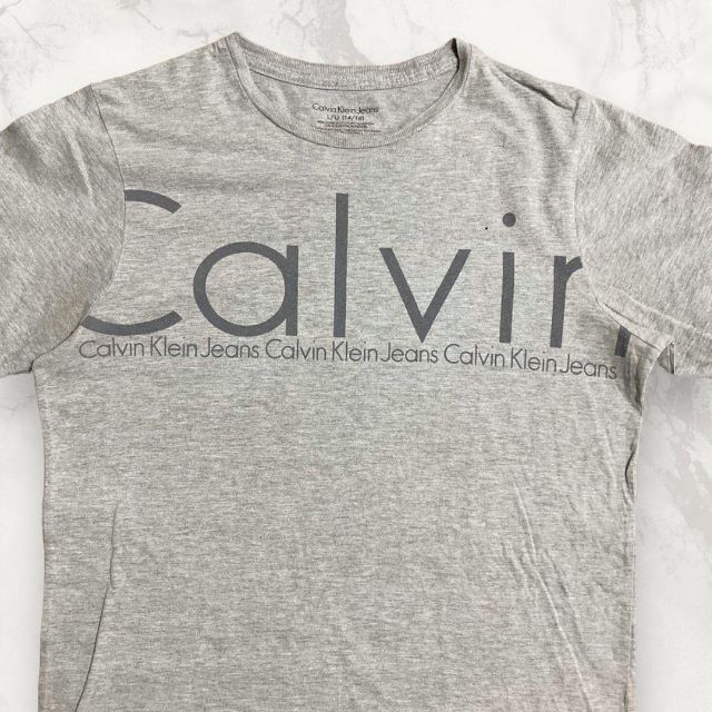 HQW Calvin Klein グレー カルバンクライン　ロゴ　プリント T メンズのトップス(Tシャツ/カットソー(半袖/袖なし))の商品写真