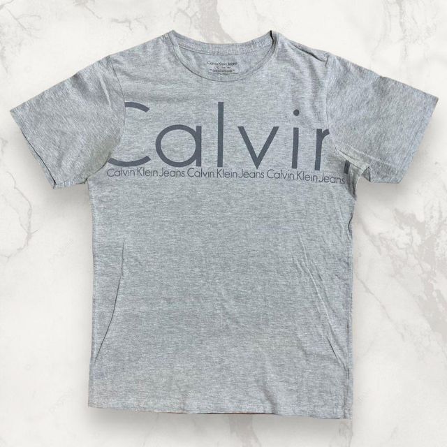 HQW Calvin Klein グレー カルバンクライン　ロゴ　プリント T メンズのトップス(Tシャツ/カットソー(半袖/袖なし))の商品写真