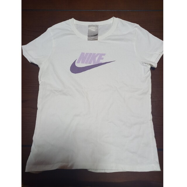 NIKE(ナイキ)のナイキ　Tシャツ　Mサイズ レディースのトップス(Tシャツ(半袖/袖なし))の商品写真