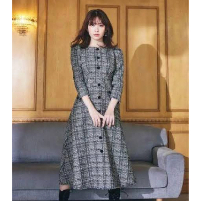 her lip to Classic Tweed Midi Dress