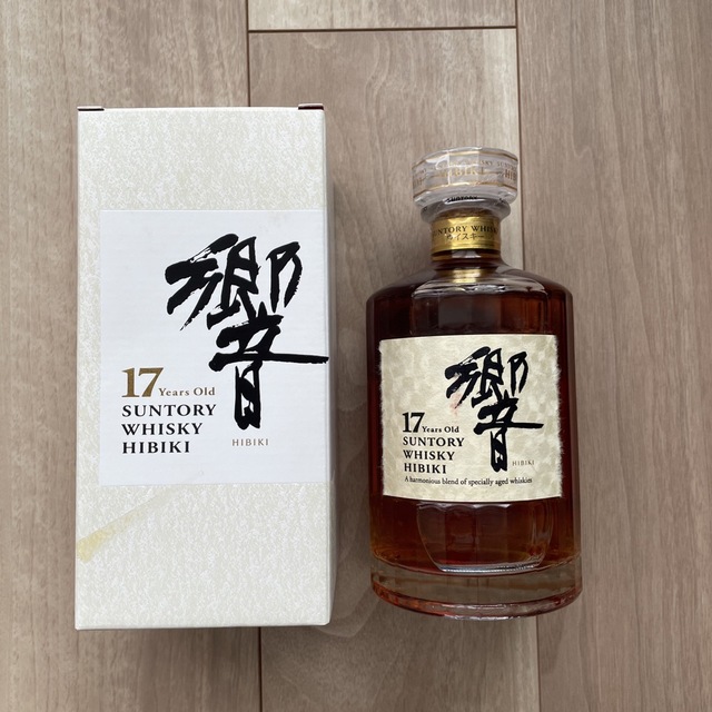 新品　響17年　箱付き食品/飲料/酒