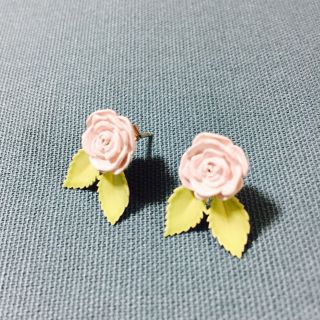 スタージュエリー(STAR JEWELRY)のスタージュエリー  フラワーモチーフ ピアス(ピアス)