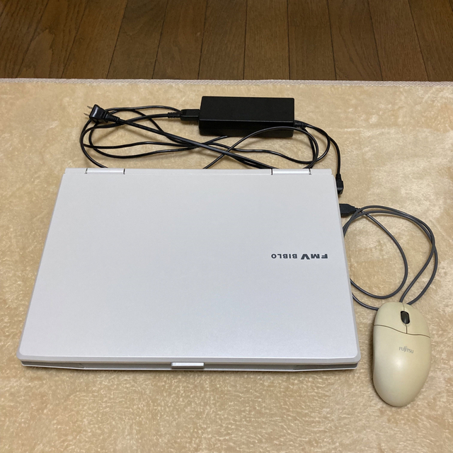 富士通(フジツウ)のFUJITSU ノートパソコン ホワイト スマホ/家電/カメラのPC/タブレット(ノートPC)の商品写真